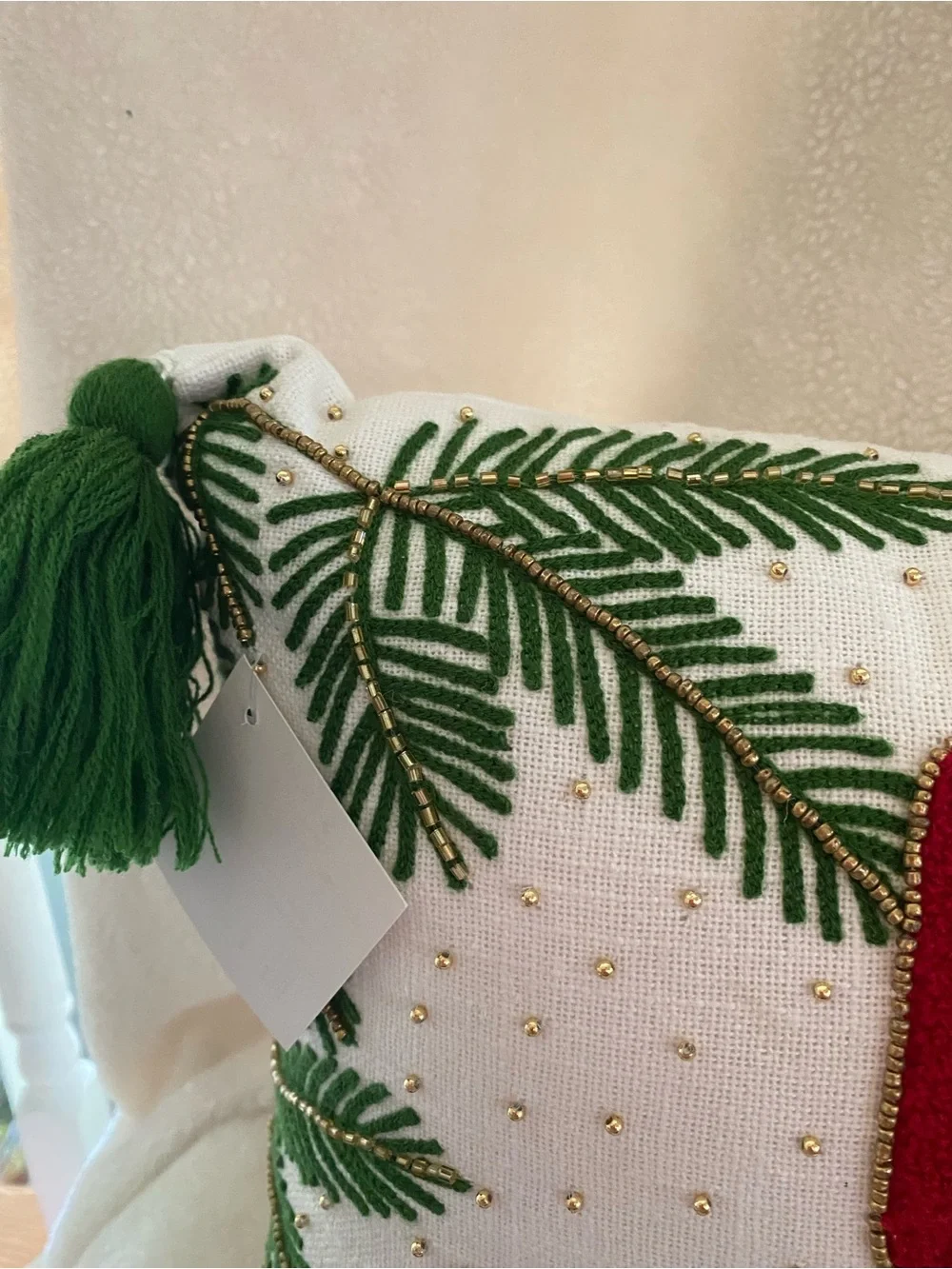 Holiday 'Merry Christmas' Decorative Pillow - White and Green with tassels